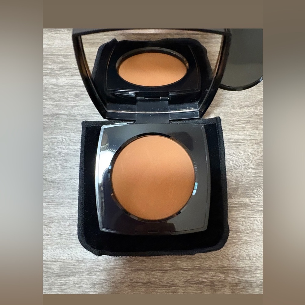 CHANEL Bronzer Compact with Brush - Warm Tan - Picture 3 of 7